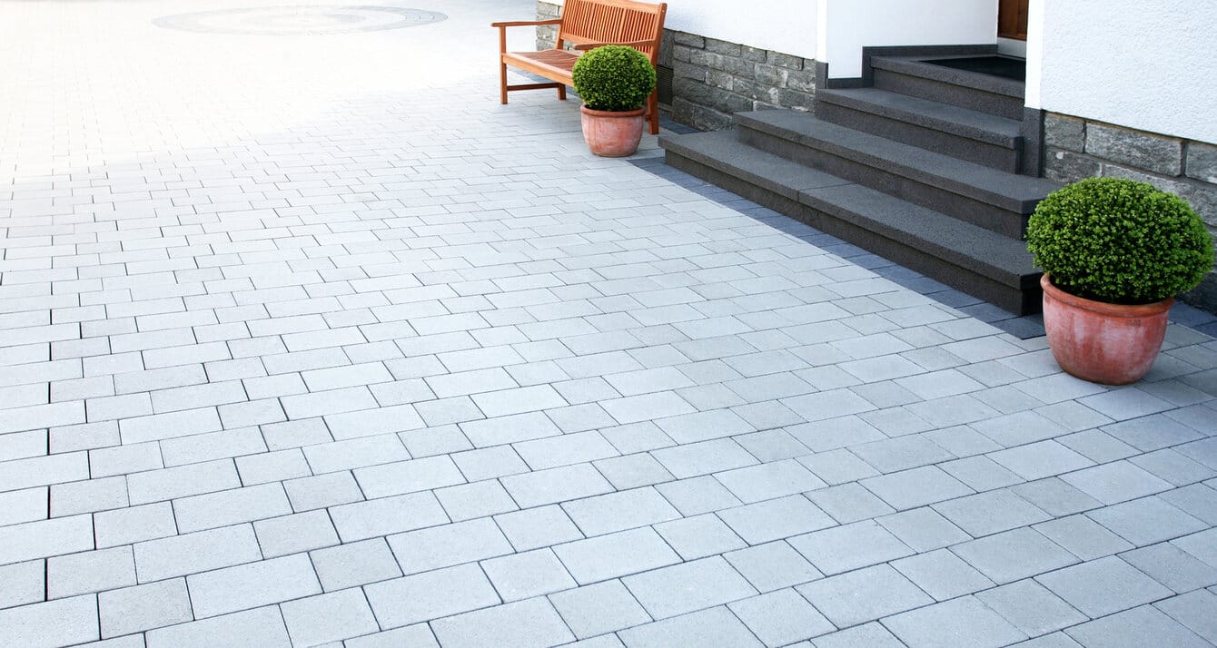 dlazba_intak_8_v_sivej_farbe_f0d9b4db8a2813cb (1) Premac INTAK 8 cm dlažba 16,5x16,5x8 cm SIVÁ – Obrázok 1